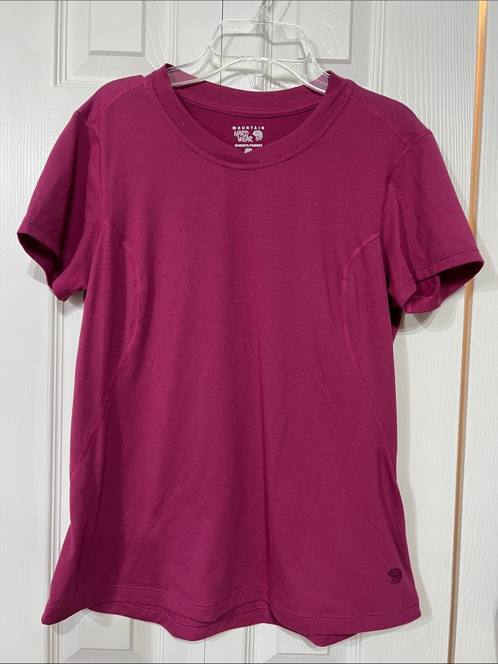 Mountain Hardwear Wm M performance run hike Magenta Short Sleeve Crew Tee